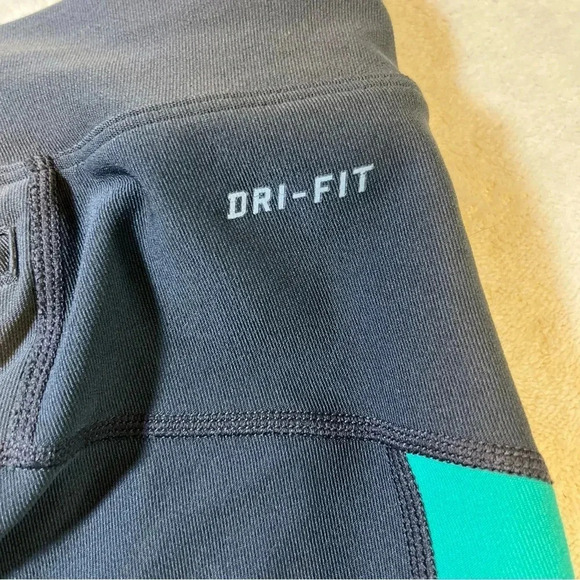 Nike Women’s size XS dry -fit running pants Green & Gray - Picture 5 of 9